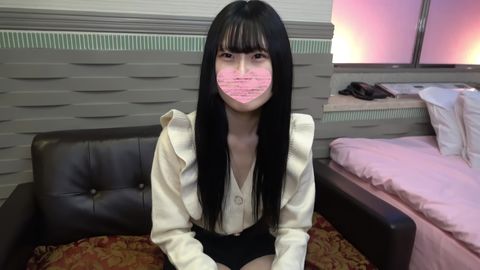 黒髪ロングの色白スレンダー。日本人形のようなカフェ店員を忘れ物をしたふりして口説きましたｗ