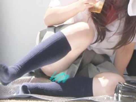 カワイイじぇー系　もろパンティ丸見え