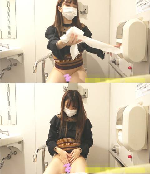 マスク越しでも分かる美人さんのトイレでのオナニー★