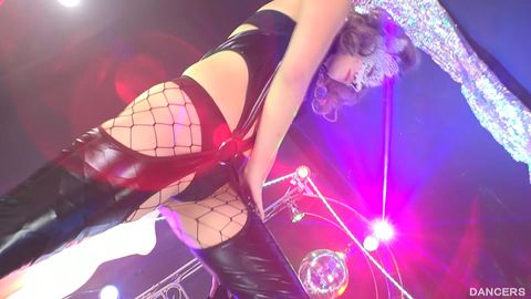 ● 素人×セクシーラバーパンツ ● 職業ショーダンサー ●サリーさん●場所×ステージ●ダンスレベル上級