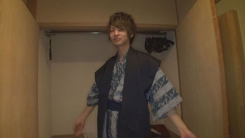 ノーパン浴衣に着替えてさっそく野外露出でザーメンごっくん！