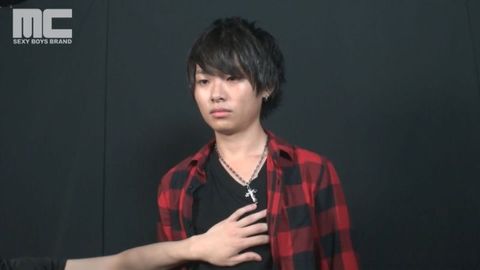 170x55x18 悠介 服の上から触っただけで半勃ちに！