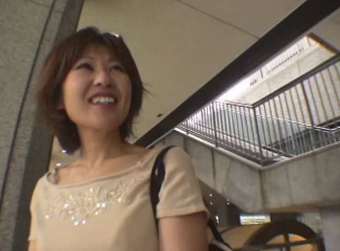 「妻」よりも「女」でいたい私…　素人妻２名　その２２