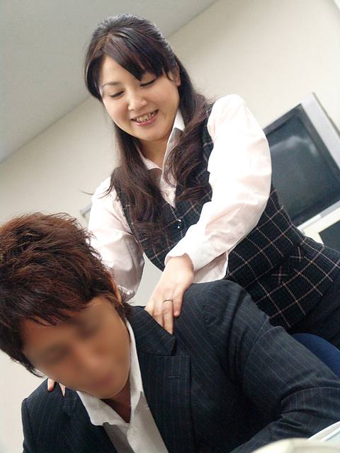 部下とセックスする淫乱女上司