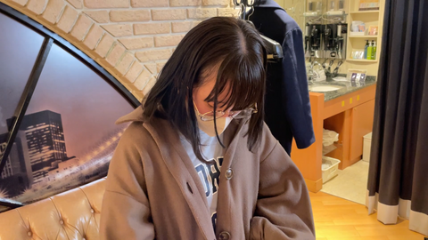 お堅い職種のメガネっ*OL21歳続。黒髪になり素朴さが増した彼女の濃厚フェラチオを堪能し顔面とメガネに大量顔射。