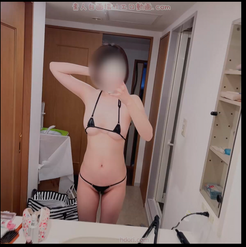 マイクロビキニで自撮りヌード撮影する　エロい気分になって乳首バイブしながら手淫