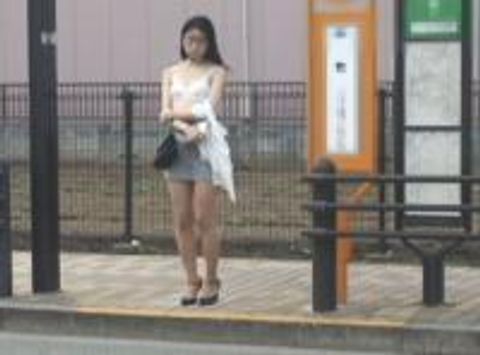 完全素人どＭ女たちの過激な野外露出！！その*　素人さん３名