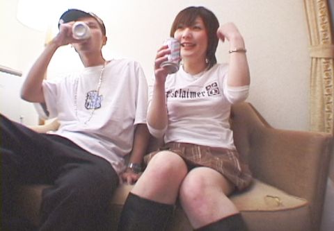 【生ドル・未修正】宅飲み3P生ハメ2連発!!**にやりたい放題!!ゲーム進行深堀り未公開映像含むノーカット版!!