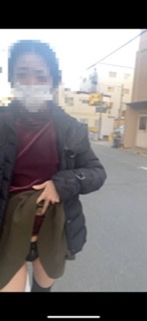 【淫乱人妻素人　露出コーデで変態オナニー】ミニスカートに後ろからお尻丸見えの状態で昼間にお昼お散歩　寝取られ　個人撮影　無修正