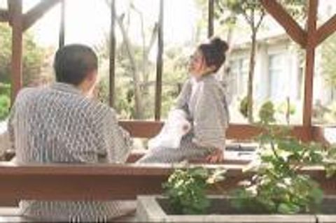 本物**　人妻たちの浮気現場　温泉旅行の旅先で旦那に内緒でこっそり抜け出し知らない男に抱かれる奥様たち…　素人妻３名