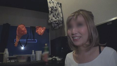 【無修正ｘ個人撮影】ホスト通いがやめられないキャバ嬢はネカフェ在住!?貧困女性の実態と性事情を調査！【＃ネカフェ難民】