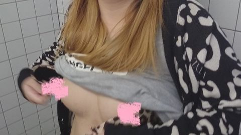【個撮07】友人の嫁を呼び出してトイレで手コキ【おまけ付】