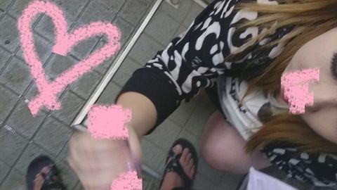 【個撮07】友人の嫁を呼び出してトイレで手コキ【おまけ付】