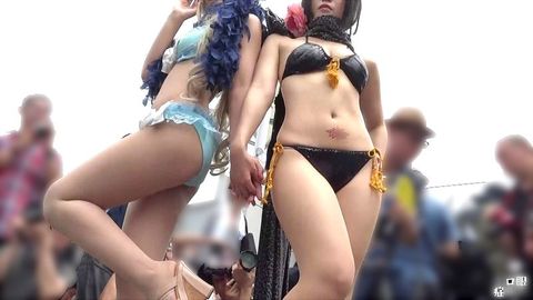 【HD】動画禁止コスイベに一眼カメラの動画機能で潜入34[22分、ビキニ格安二人組］