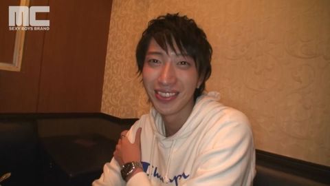 カラオケパーティーで淫乱行為