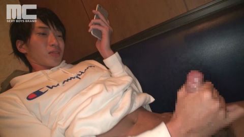 カラオケパーティーで淫乱行為