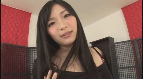 おもいっきり潮をブチ吹く変態的見せつけオナニーする女　01