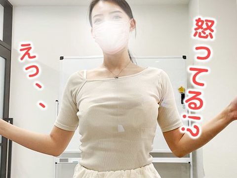 【同僚撮影バレ!!!】営業マンの美女がアクリル板越しに巨乳と巨尻をこれでもかと押し付けてくる【豪快見せつけ】