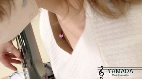 【胸チラ】バンギャ系美人来店。大きめの乳輪。【ベーシストの日常】