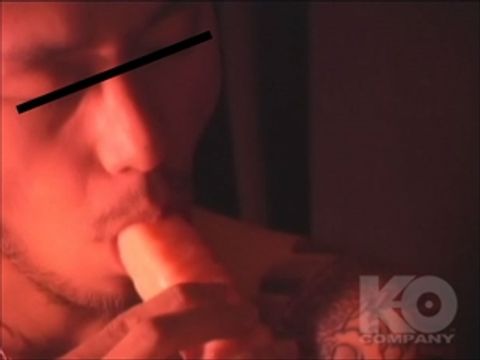 【TOP ATHLETE】 赤いライトに包まれてイケメンノンケがアナニー＆セルフ顔射！