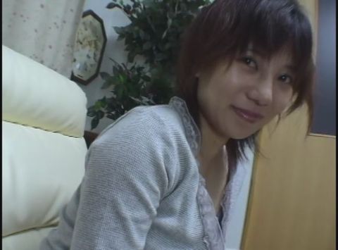ダンナとの単調な毎日に変化が欲しいと来たショートカットの可愛い奥さん