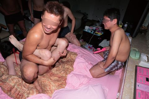 男女総勢250人超え！ろりっこ大******中出しまとめ2枚組8時間　Disk 2 前編