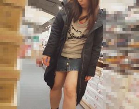 ムチムチ生脚*　靴試着パンチラ