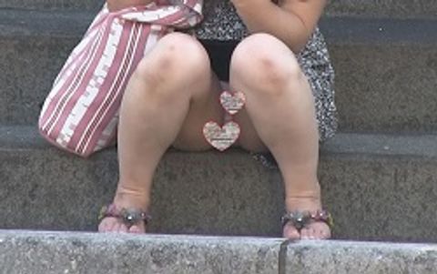 油断大敵しゃがみパンチラ２人セット販売