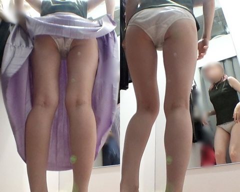 【純白OLの試着室】☆スカートまくり上げ美脚がたまらないお*さんの全裸姿！
