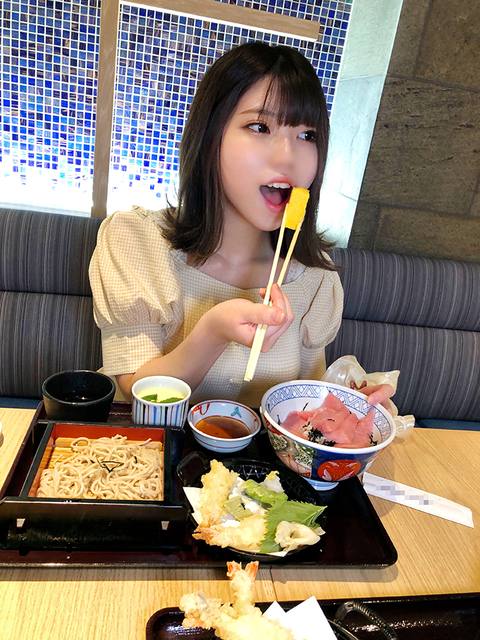 【ふわ〇ち配信**2】元気MAX(20歳) 関西弁のアイドル♥とにかく気持ち良いことしてみたい！ ずっとも３人と生ハメ３Pセックス**　逝き狂いハメ撮り中出し♥個人撮影【身バレ厳禁取り扱い注意】