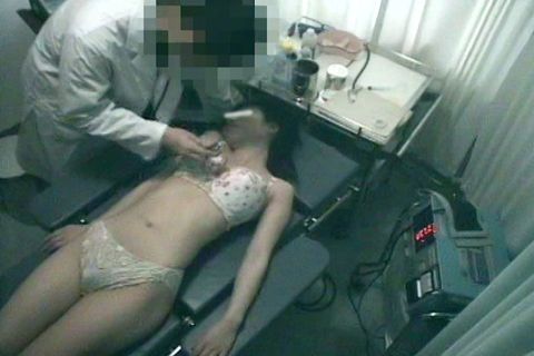 素人限定　卑猥映像 昼下がりの院内情事　人妻Χ産婦人科医師
