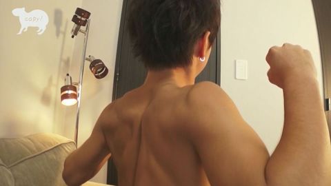 エロすぎ18歳デビュー！男の手口に感じまくってチンコが真上にギンギン！！