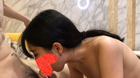 コロナ禍で困窮の美人CA25歳。ポーカーフェイスをイラマで吐く寸前まで追い込み崩す→ごっくん。