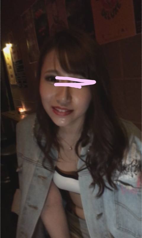 〈個人撮影〉クラブでナンパしてそのままトイレでフェラ。急遽スマホで撮影。まさかのバキュームフェラ〈素人動画〉