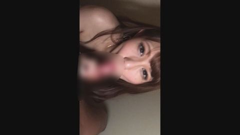 〈個人撮影〉クラブでナンパしてそのままトイレでフェラ。急遽スマホで撮影。まさかのバキュームフェラ〈素人動画〉