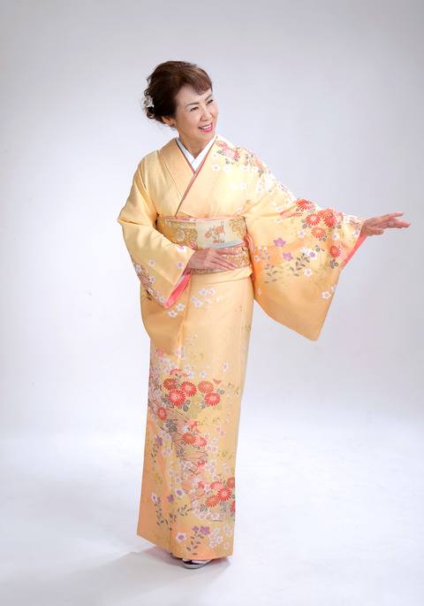 「姫野舞*のフォトグラム」着物姿 1