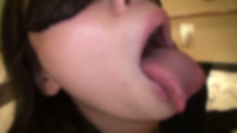 【熟女個撮】舌でねっとり舐め回し下品な音でオチ●チンにしゃぶりつく！手を使わない唾液たっぷり濃厚ノーハンドフェラごっくん【アラフォー素人】