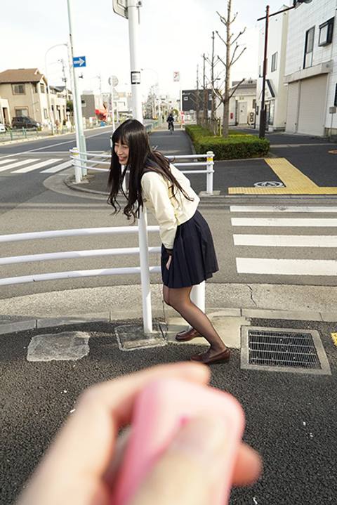 【セーラー服リモバイ】スレンダー美脚の黒スト**に道路でリモバイ装着させたらガクガク崩れ落ちて腰砕けイキした【個撮】