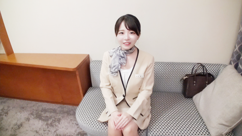 彼氏持ちのモチモチ美肌美容部員22歳。中出し1発では満足できずもう1回ハメちゃいました。