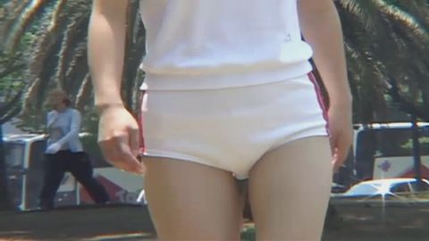【露出羞恥】ノーブラ体操着で乳首ぴーん！公園でのストレッチ姿をどアップ撮影！パン筋くっきり！！