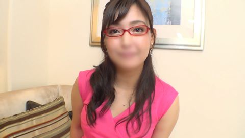 【人妻個撮】赤眼鏡のアラフォー美肌セレブ妻。神尻をバックで鬼ピス ⇒ 生中出しセックス。【ハメ撮り】