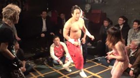 キャットファイト!!　90年代風俗を再現!?　逆指名できる戦い!!
