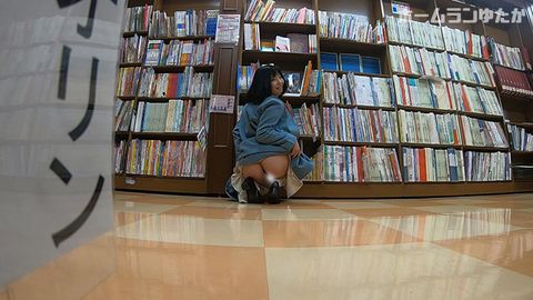 【ゲリラまんチラ露散歩＆どこでもフェラ】天真爛漫*とスリル満点ノーパンデート！ちんぽを差し出せば所構わずしゃぶっちゃうｗ【声優／アイドル・樹めぐちゃん（20歳）】
