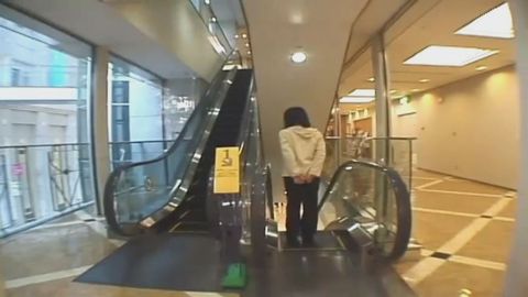 【野外露出】激カワM*！変態極上ボディ！駅周辺でオッパイ、マン毛出まくり！ついでに指オナでうっとり顔エロ過ぎ！