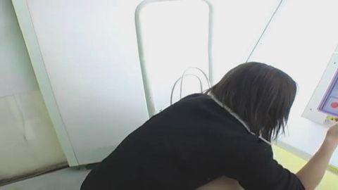 【プリクラ機内で露出撮影】＜趣味で撮った超可愛いい素人*3名＞恥ずかしそうにパンチラ、オッパイぽろり、メコスジオナニー！！