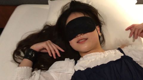 【本物素人】るあちゃんに目隠してゴムチョッキンして中出ししてみた