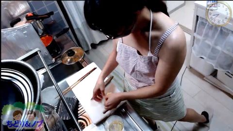 【FC2配信より】自宅で料理配信～途中から全裸に･･･汗）