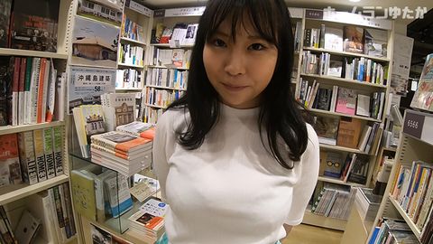 【天真爛漫*の玉パン露散歩＆ゲリラフェラ】誰かいたってお構いなし！？お外でペニしゃぶりが大好きな真性痴女の限界露散歩【声優／アイドル・樹めぐちゃん（20歳）】