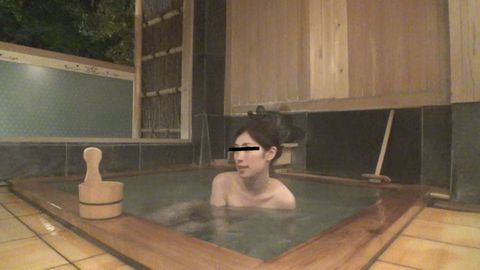【温泉旅・露天風呂フェラ】＜地上波有名番組出演★タレント出身 ＞チンポ大好きジュボジュボしゃぶりまくりで口内発射！[特典付き]