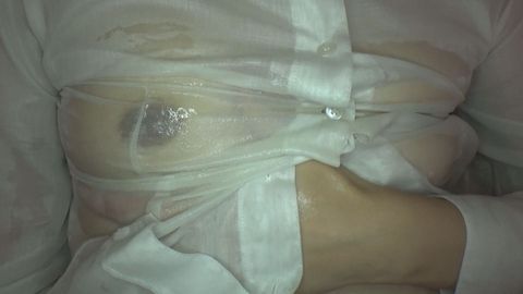【デカ尻突き出し指オナニー】＜大阪在住/読者モデル経験＞があるというセクシー系な女性に透けてテカってまんぐりポーズで指ズボ！エロ尻躍動させながら指ピストンで激イキ！！(特典付き)